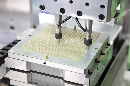 Pogo Pin produktions- og samlebånd